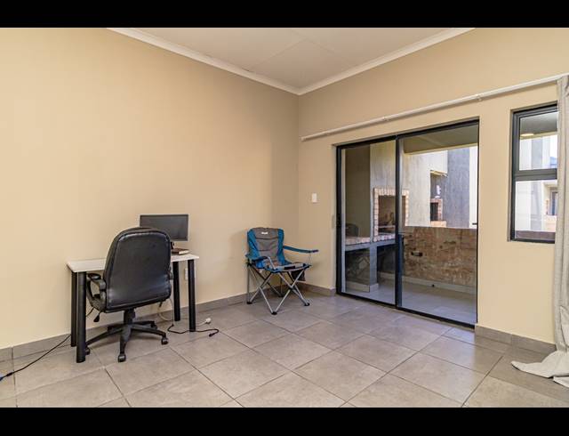 2 BEDROOM APARTMENT FOR SALE IN POMONA
